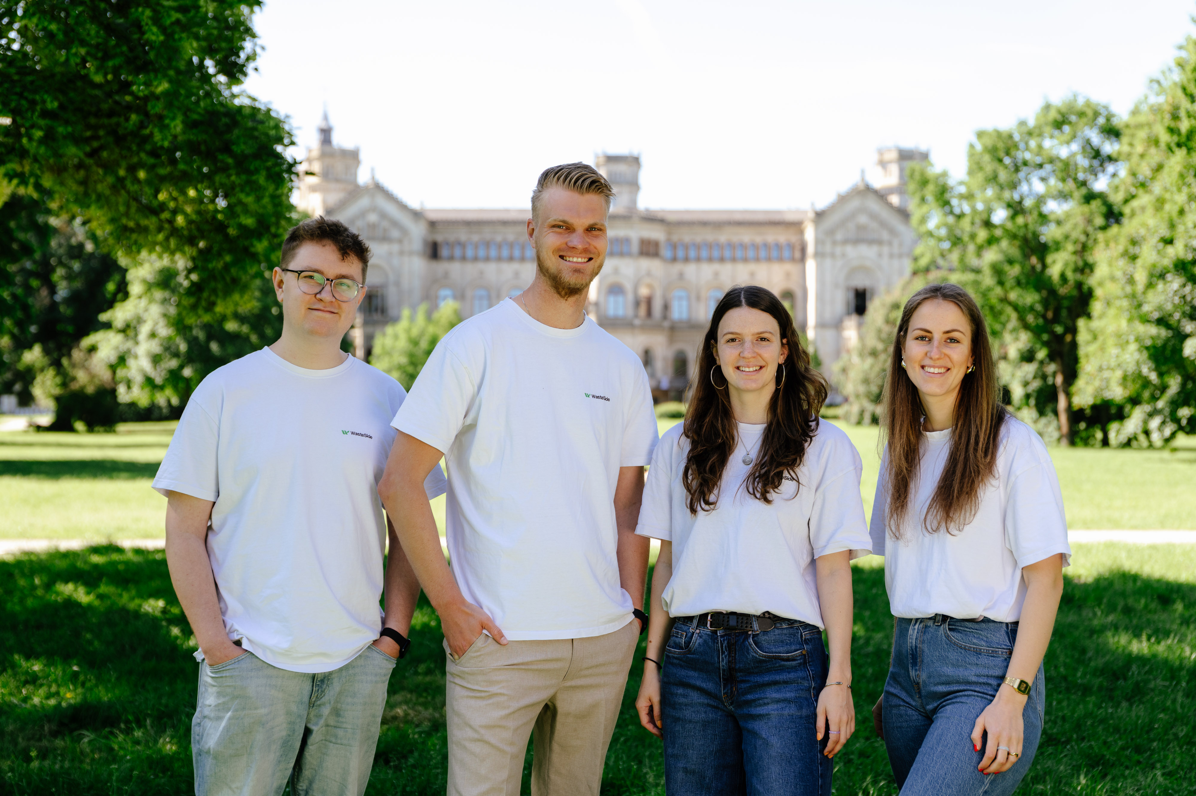 Das WasteSide-Gründungsteam auf dem Campus